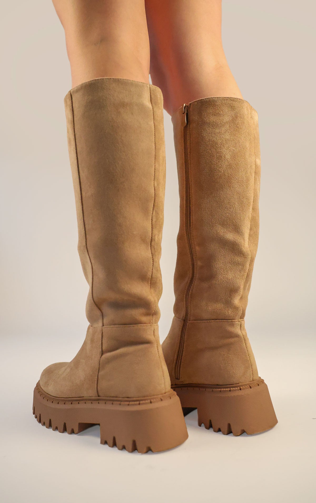 Kozaki Kornelia · zamsz khaki