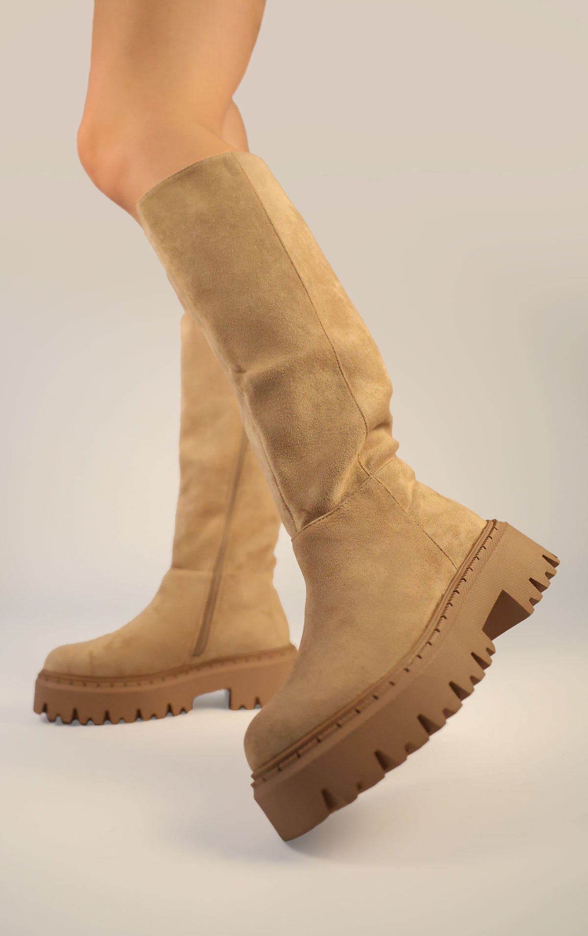 Kozaki Kornelia · zamsz khaki