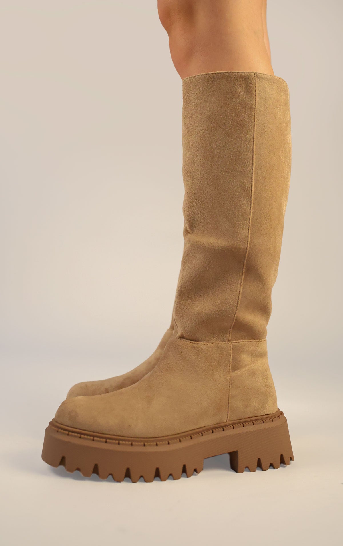 Kozaki Kornelia · zamsz khaki